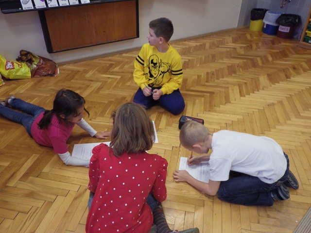 2012_11_21_luštíme_křížovku_01