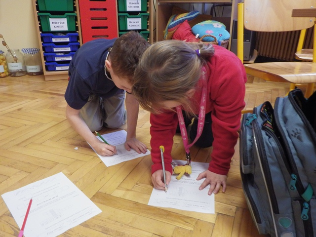 2012_11_21_luštíme_křížovku_06