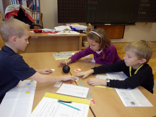 2012_11_28_práce_na_stanovištích_hrajeme_bombu_02